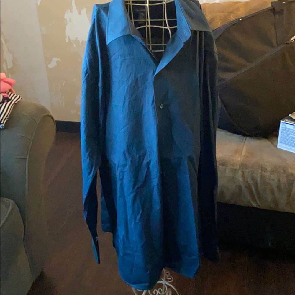 Van Heusen button up dress shirt